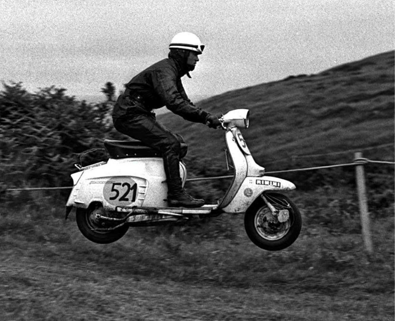 An airborne A Argilli, Motocross