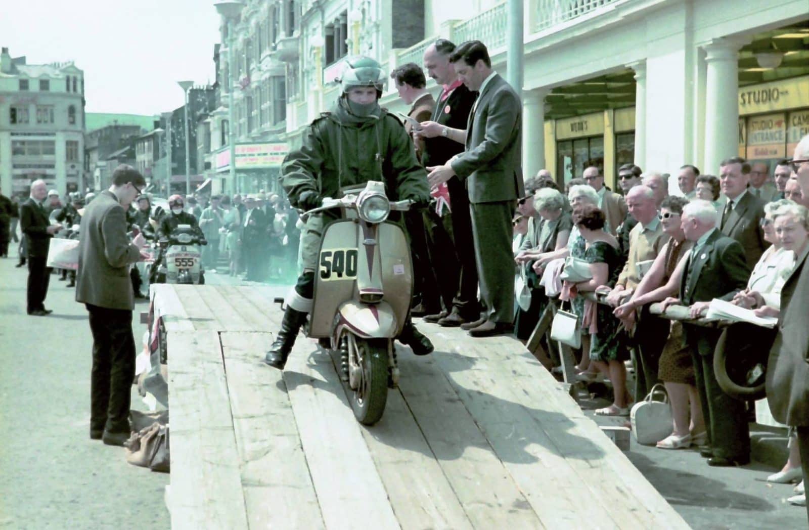 1967 The late Geoff Duke OBE, 6 x TT race winner with J P Callin on the start line